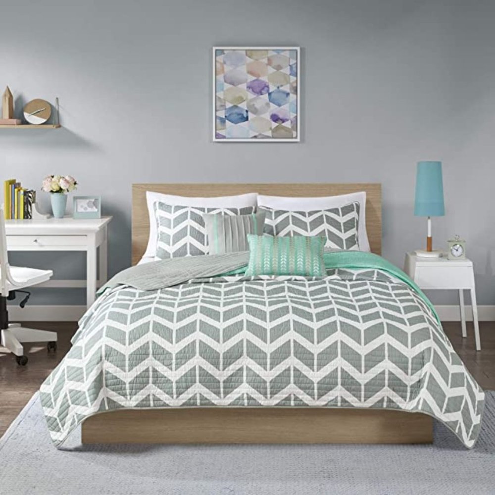 Intelligent Design Nadia King/Cal King Size Quilt Bedding Set - 5 Piece Teal